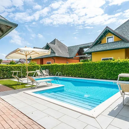 3 Bedroom Awesome In Albarella Ro 이솔라 알바렐라
