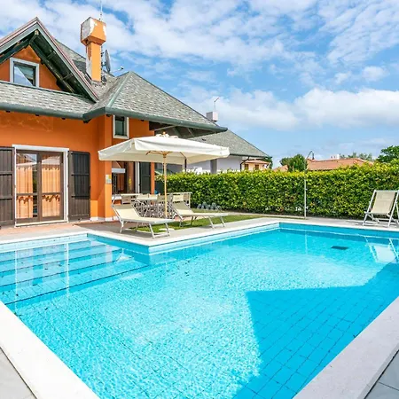 3 Bedroom Awesome In Albarella Ro 이솔라 알바렐라