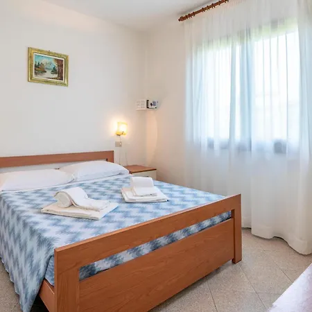Gorgeous In Albarella Ro With Kitchen