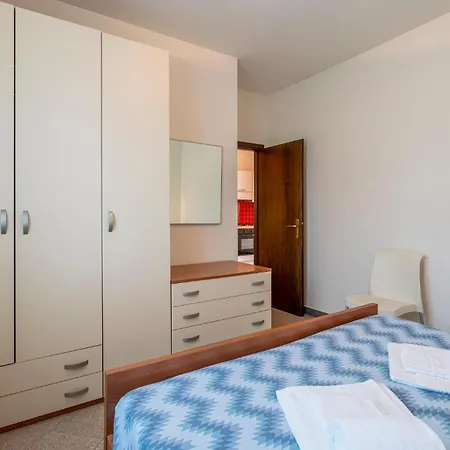 Holiday home Gorgeous In Albarella Ro With Kitchen