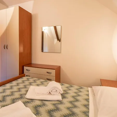 Gorgeous In Albarella Ro With Kitchen *
