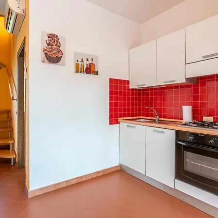 Gorgeous In Albarella Ro With Kitchen Holiday home