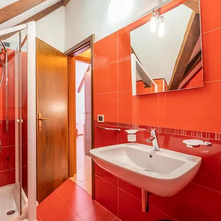 Holiday home Gorgeous In Albarella Ro With Kitchen *