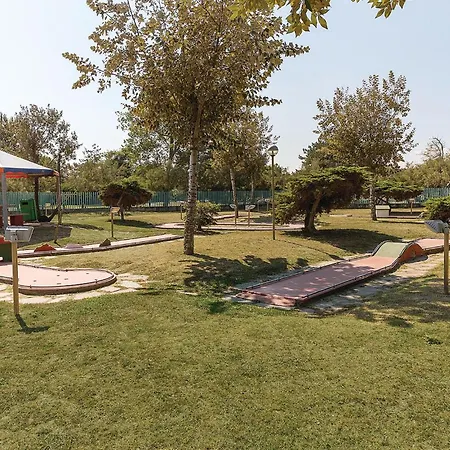 Gorgeous In Albarella Ro With Kitchen Holiday home *